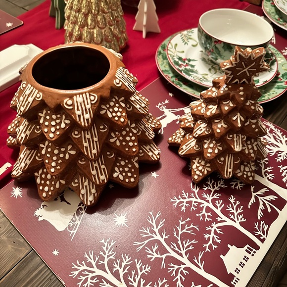 Pottery Barn Gingerbread Tree Cookie Jar NWT - Picture 3 of 3